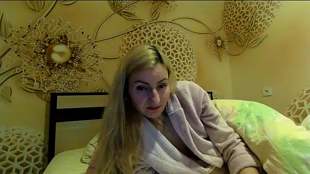 Yourrealgirl's cam snapshot