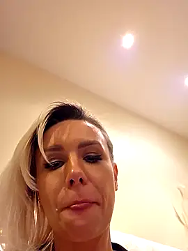 AureliaDoux's cam snapshot