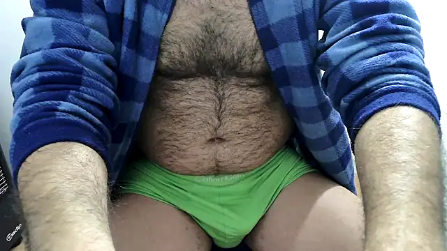 ItalianDaddyBear live sex cam