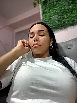 Naatalia live sex cam