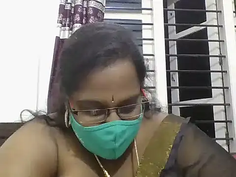 hootypriya's cam snapshot