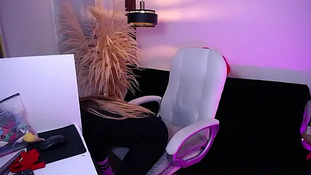 salome_drasin's cam snapshot