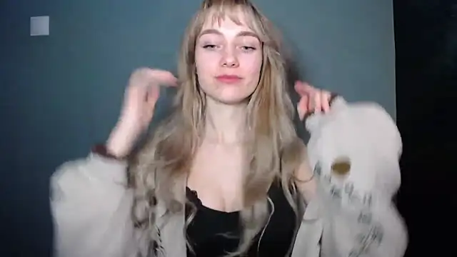 LuciaYoung's cam snapshot