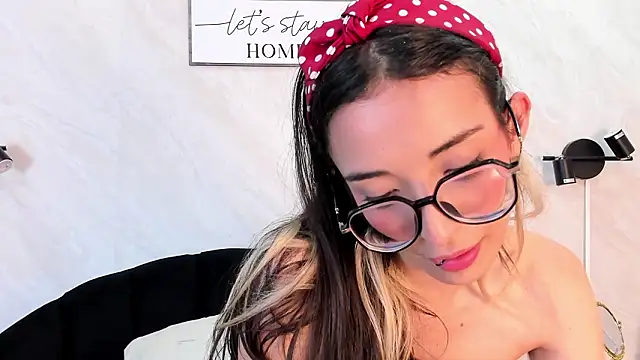 Emilia_Bons's cam snapshot