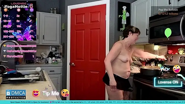 YogaHottie76's cam snapshot