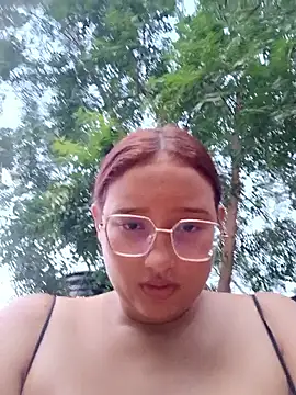 young_dairy01's cam snapshot