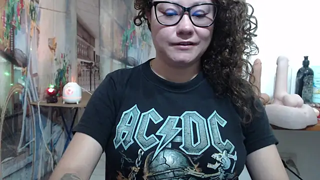 curly_greeneyed's cam snapshot