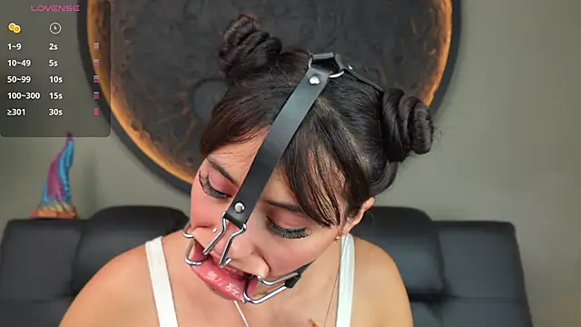 miss_sharlotte18's cam snapshot