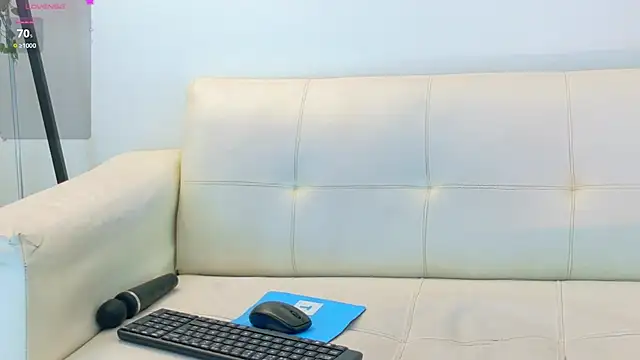 R3d_Moonss__'s cam snapshot