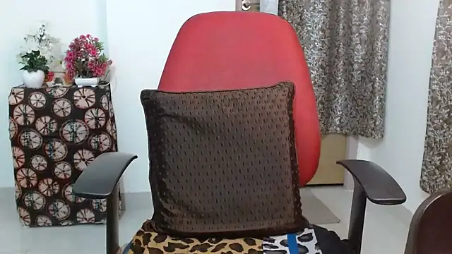 Lusty_Tara's cam snapshot