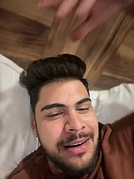 Hornybeardguy live sex cam