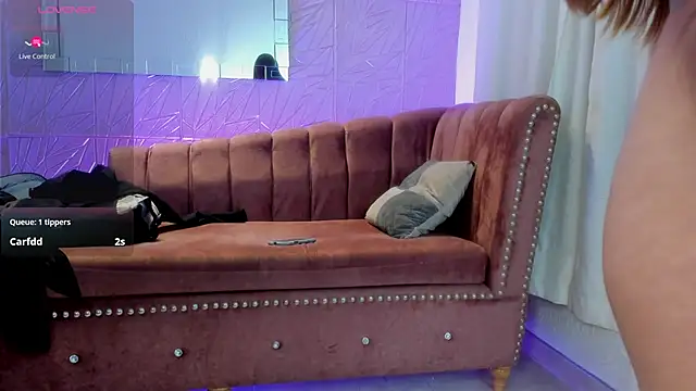 miss_isabella_m's cam snapshot