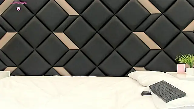 GeraldineSandoval's cam snapshot