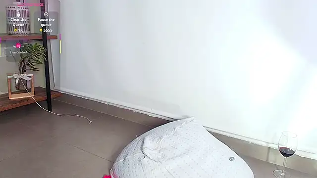 Sassy--Girl live sex cam