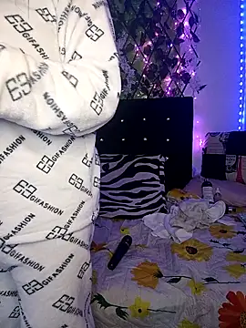 any_mour's cam snapshot