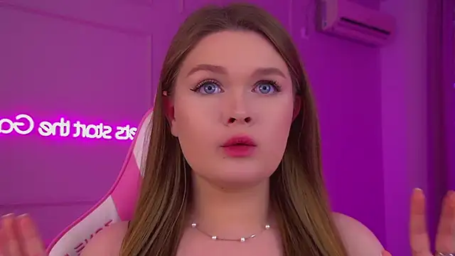 CrystalLyons's cam snapshot