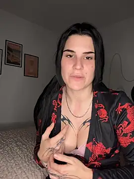 julieeeeee75 live sex cam