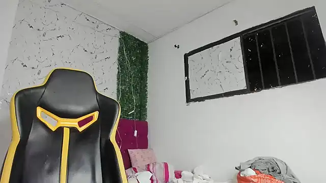 emily_stars1's cam snapshot