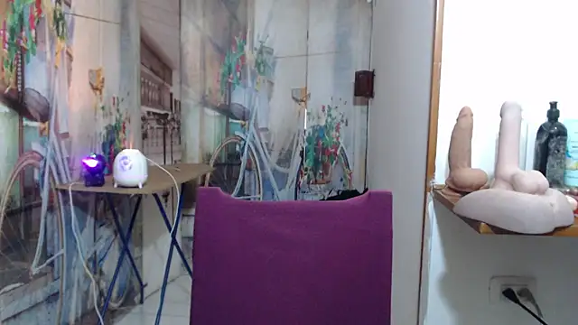 curly_greeneyed's cam snapshot