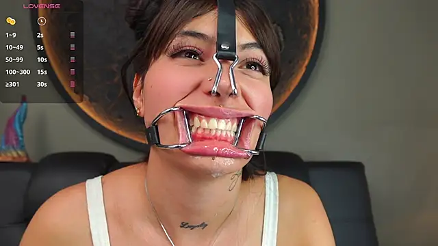 miss_sharlotte18's cam snapshot