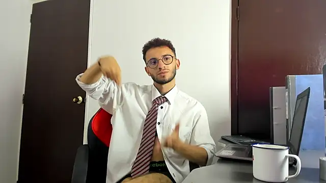 Curlystartt live sex cam