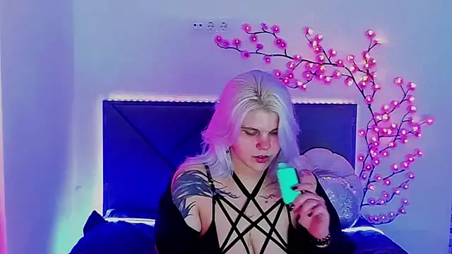 JoannLowe's cam snapshot