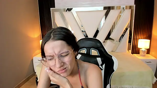 Linda4Petite's cam snapshot