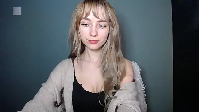 LuciaYoung's cam snapshot