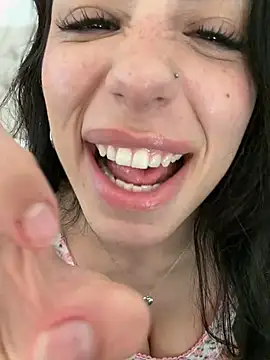 LoveLillyy's cam snapshot