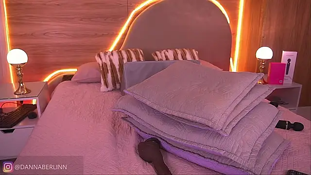 danna_berlin_'s cam snapshot