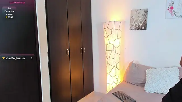 SarahCinnamon-'s cam snapshot