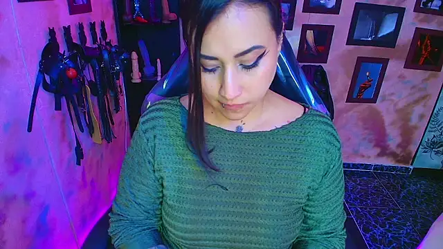 cherryy_bombshelll's cam snapshot