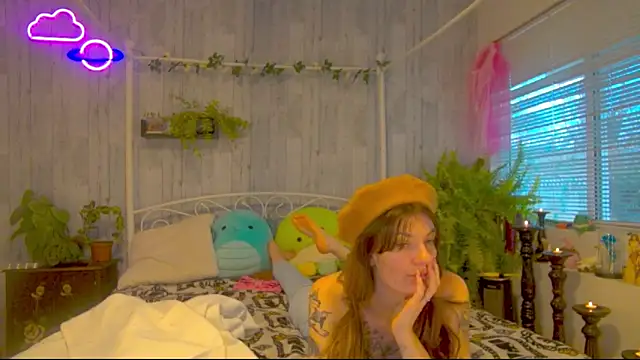 YourFavCanadianMILF's cam snapshot