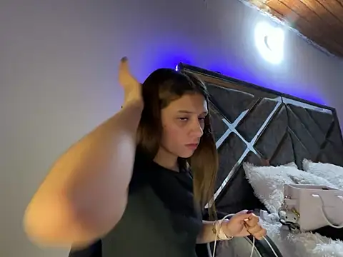 alison_parkerr26's cam snapshot