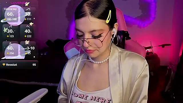 larah_uwu's cam snapshot