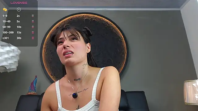 miss_sharlotte18's cam snapshot