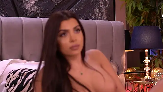 NicoleCellini live sex cam