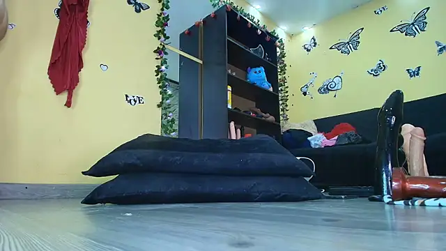 HottCandy21 live sex cam