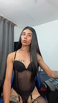 Sweet-Cris live sex cam
