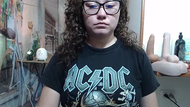 curly_greeneyed's cam snapshot