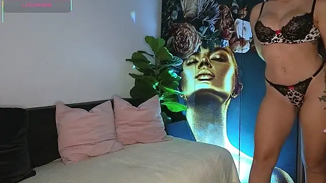 ReyaSophia's cam snapshot