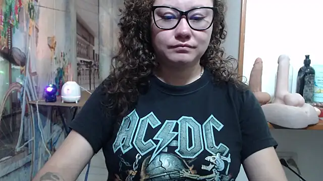 curly_greeneyed's cam snapshot