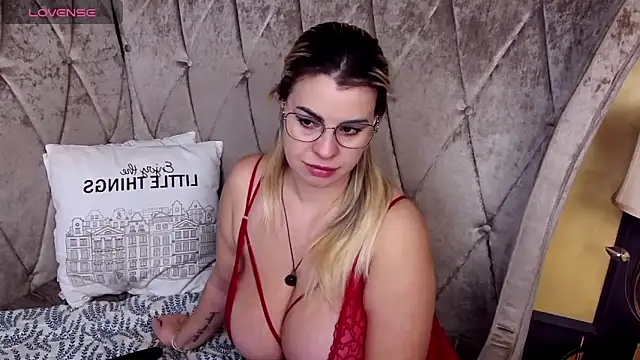 BustyGizelle's cam snapshot