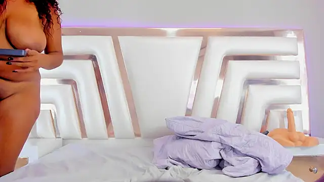 Aisharhodes00's cam snapshot