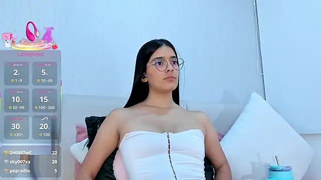 Isaa_Queen's cam snapshot