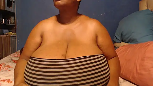 CUTEFIRMMELONSS's cam snapshot