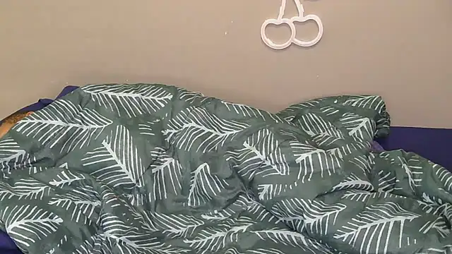 Serafynn's cam snapshot