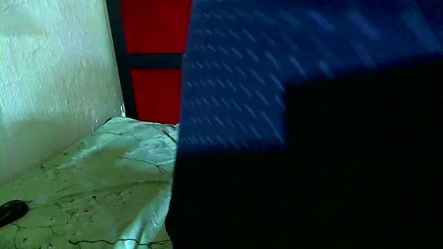 MaximTease24's cam snapshot