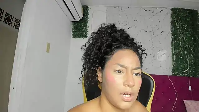 emily_stars1's cam snapshot