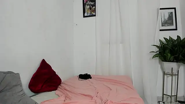 Laura_and_Kevin's cam snapshot